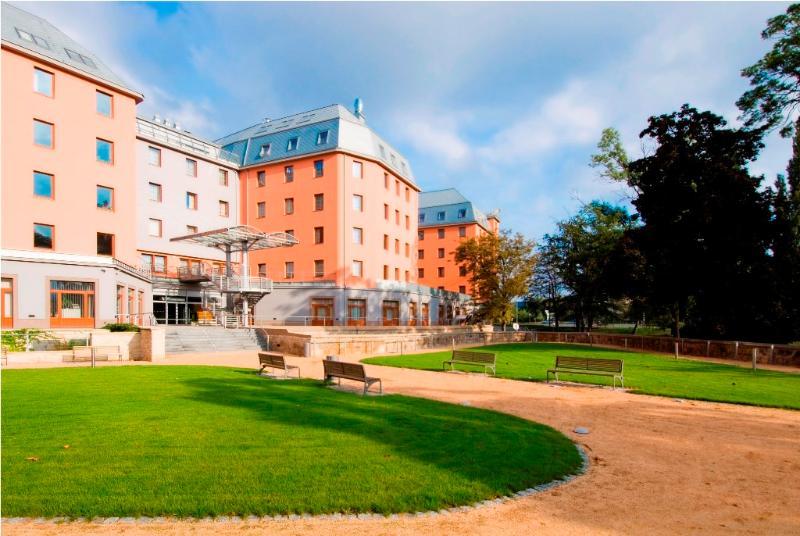 Courtyard By Marriott Pilsen Hotel Exterior photo