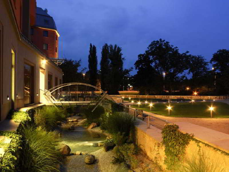 Courtyard By Marriott Pilsen Hotel Exterior photo